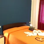 Lakeside Retreat: 2-bedroom With Pool In *